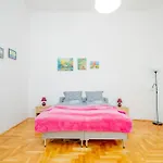 Kelvin's V District 2br Urban Haven By Nw * Boedapest