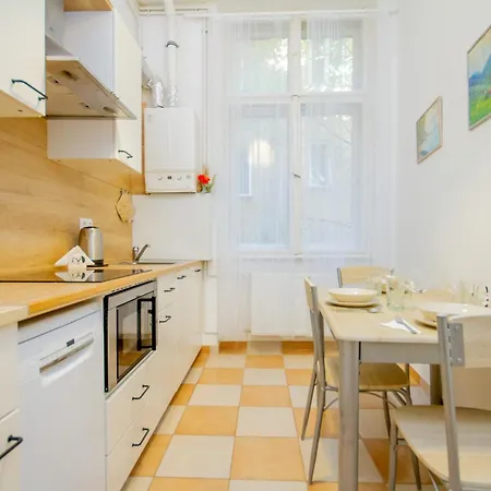Kelvin's V District 2br Urban Haven By Nw * Budapeşte