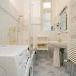 Kelvin's V District 2br Urban Haven By Nw *