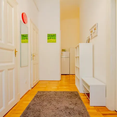 Kelvin's V District 2br Urban Haven By Nw Appartement Boedapest