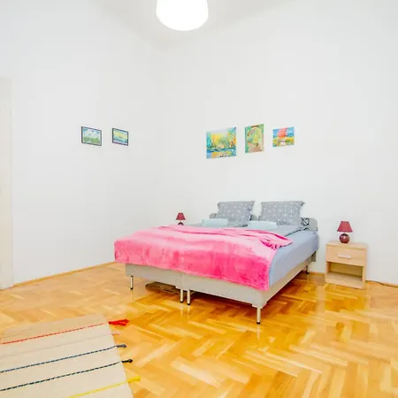 Kelvin's V District 2br Urban Haven By Nw *