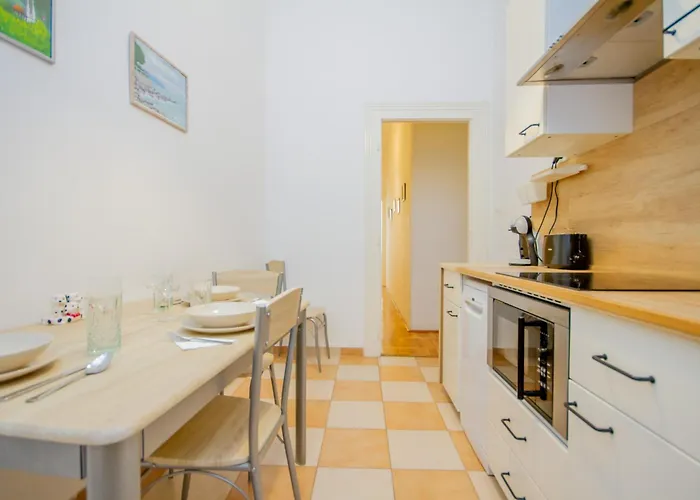 Kelvin's V District 2br Urban Haven By Nw