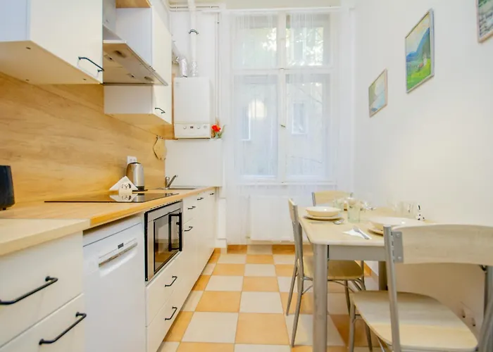 Kelvin's V District 2br Urban Haven By Nw * Budapest