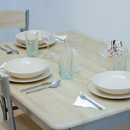 Kelvin's V District 2br Urban Haven By Nw Apartament *