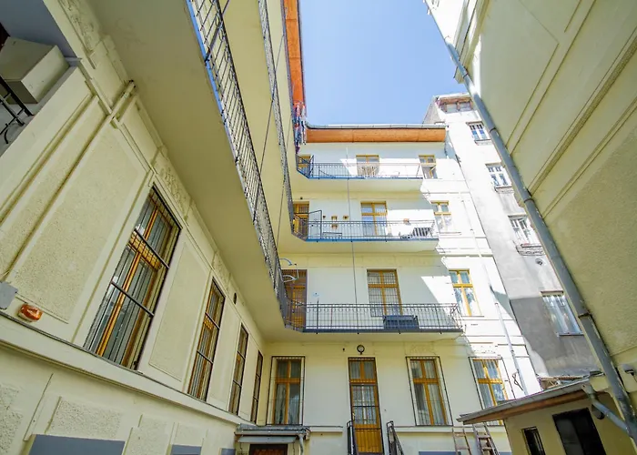 Apartament Kelvin's V District 2br Urban Haven By Nw