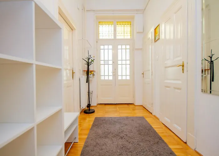 Kelvin's V District 2br Urban Haven By Nw Apartament