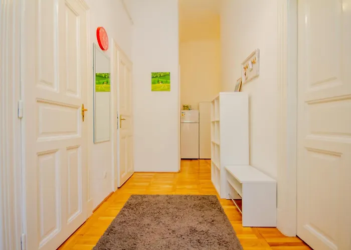 Kelvin's V District 2br Urban Haven By Nw Apartament Budapeszt
