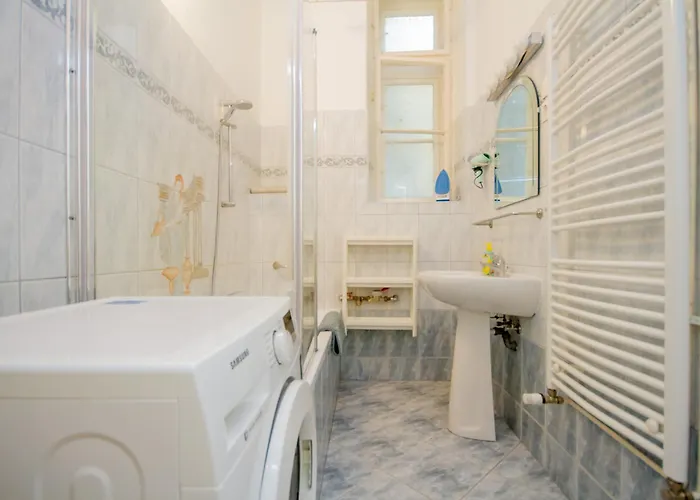 Kelvin's V District 2br Urban Haven By Nw *