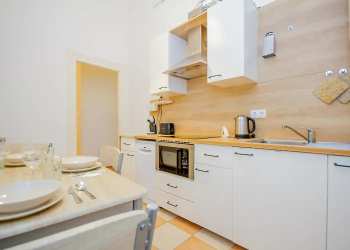 Kelvin's V District 2br Urban Haven By Nw Apartament *