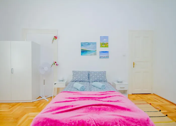 Kelvin's V District 2br Urban Haven By Nw Apartament