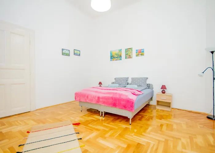 Kelvin's V District 2br Urban Haven By Nw *