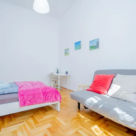 Kelvin's V District 2br Urban Haven By Nw *